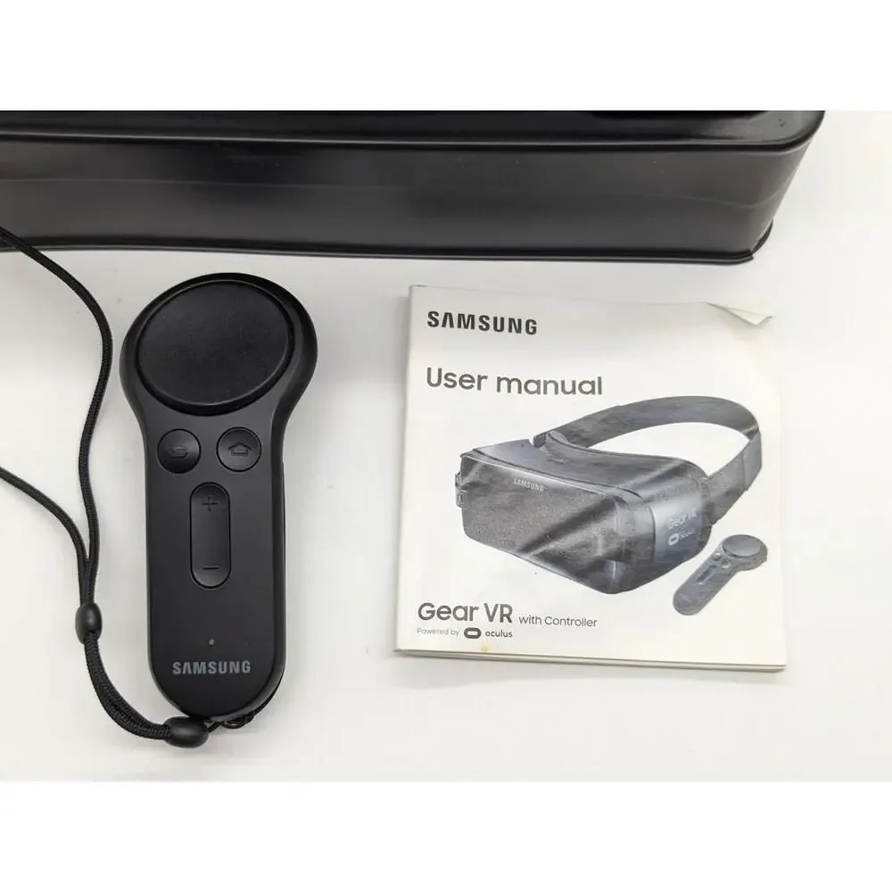 Samsung Gear VR w Controller SM-R324 Smartphone Wide View Virtual 360 Experience